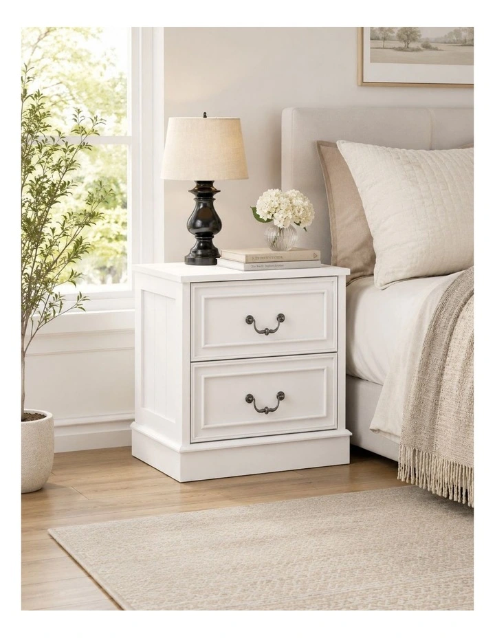 HAMPTON 3-Piece Bedroom Furniture Set: Vintage 6-Drawer Dresser & 2 Bedside Tables - White image 5