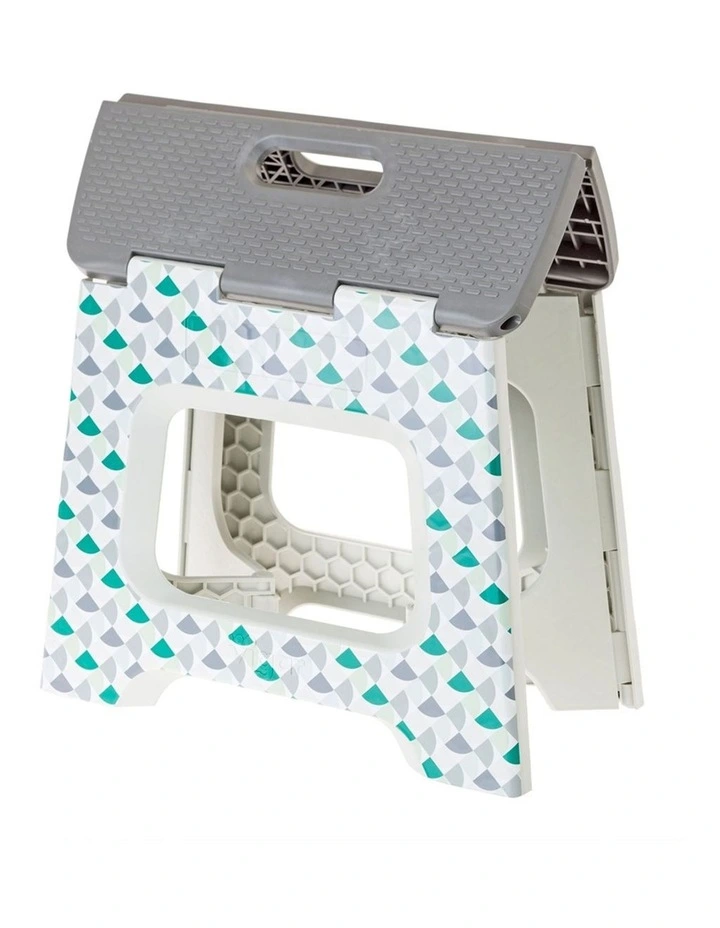 Vigar Compact Foldable Plastic Step Stool Non Slip Pattern 32cm Height image 2
