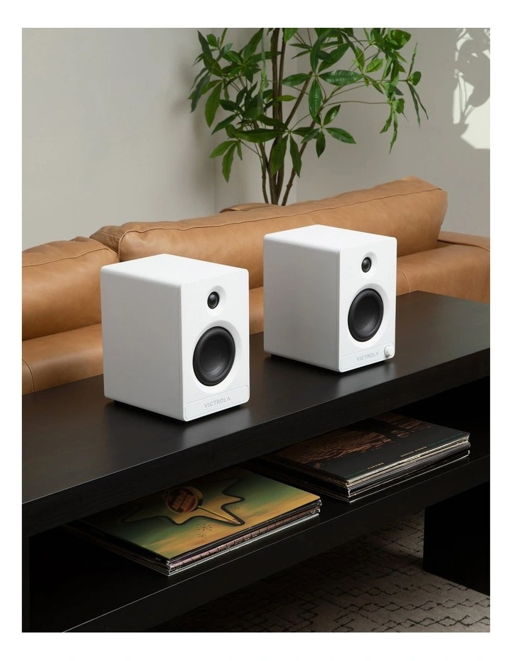 Automatic Turntable + Tempo Bookshelf Speakers Bundle in White image 4