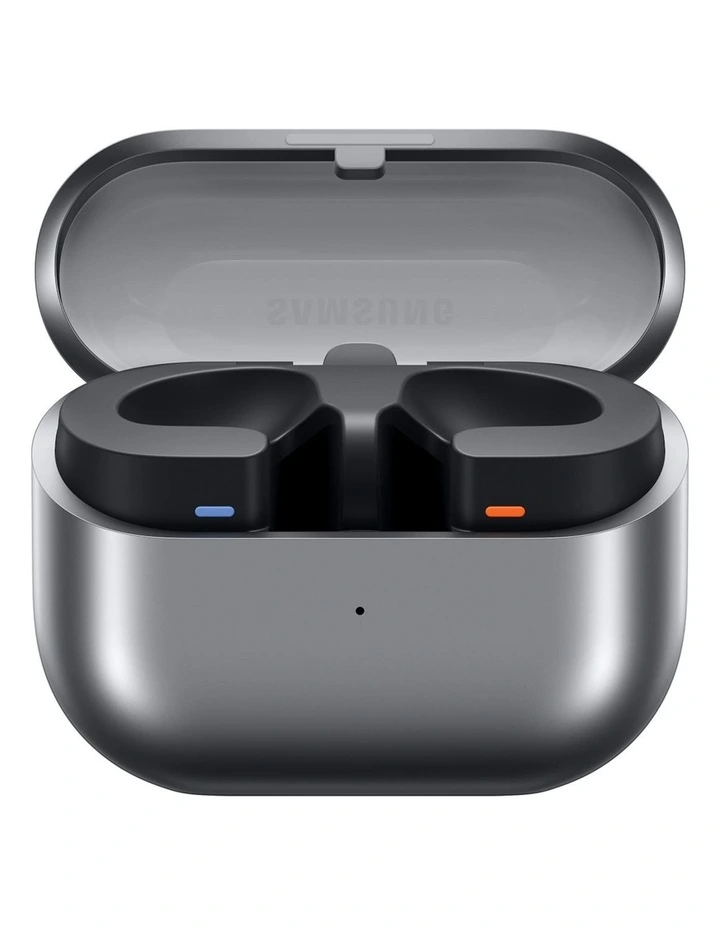 Galaxy Buds3 Charging Case in Silver image 2