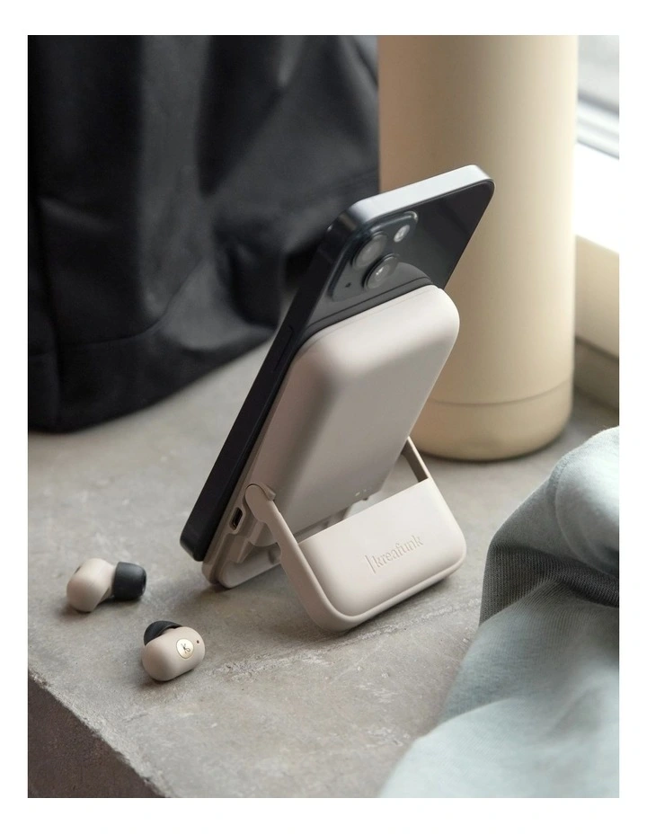 Kreafunk Tocharge Go Powerbank   Earbuds - Ivory Sand image 4