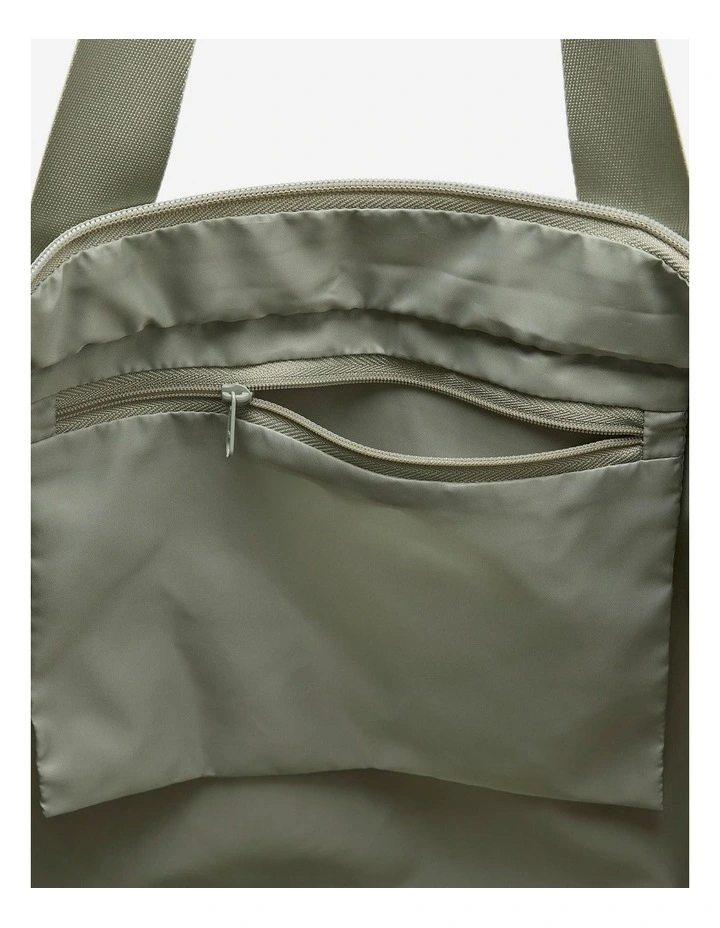 Decathlon | 25L Duffle bag 4 pockets image 3