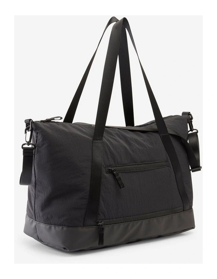 Decathlon | 28L sports bag with strap and waterproof pocket image 4