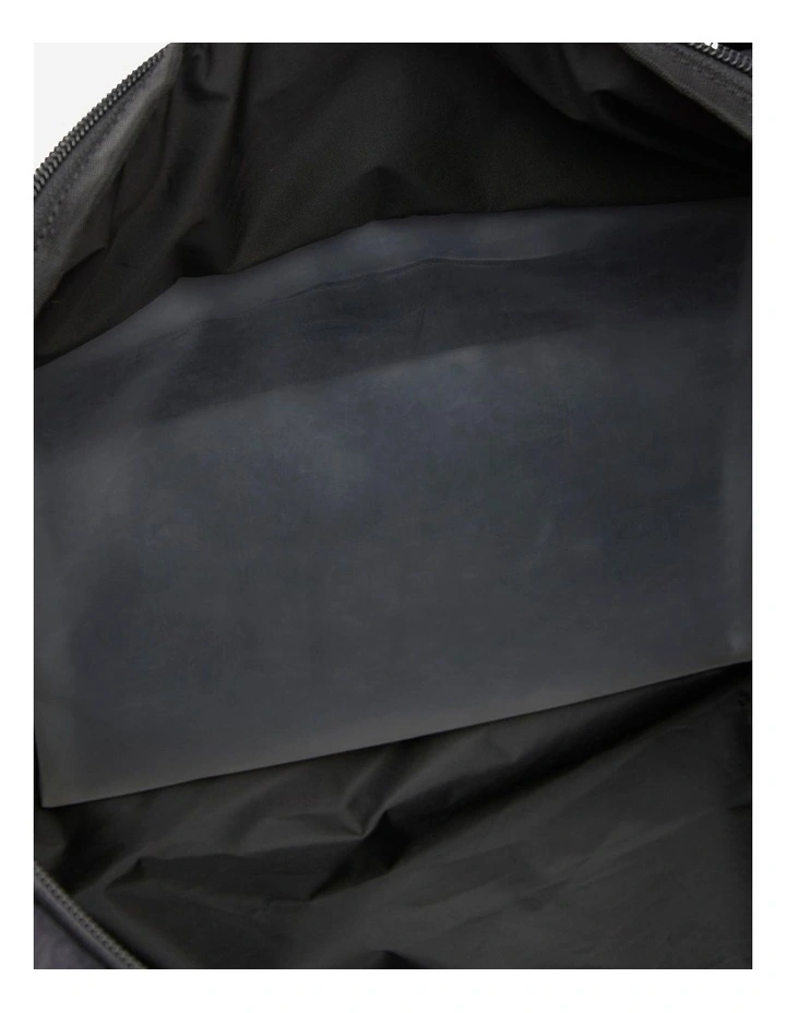 Decathlon | 28L sports bag with strap and waterproof pocket image 7
