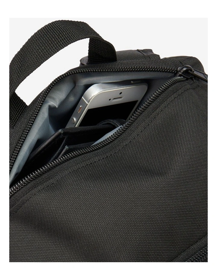 Decathlon | 17L sports backpack with shoe compartment image 5