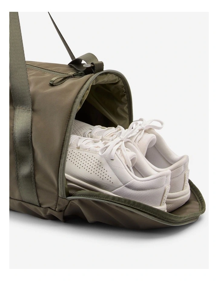 Decathlon | 20L Sports Bag With Strap and Shoe Pocket image 5