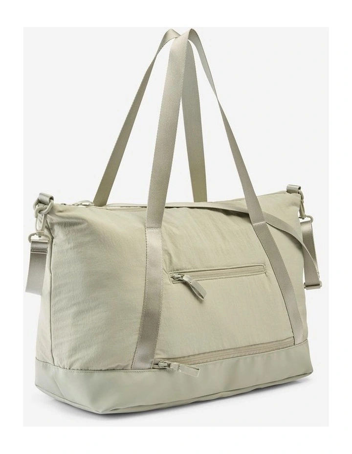 Decathlon | 28L sports bag with strap and waterproof pocket image 3