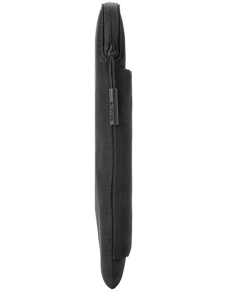 Incase Go Sleeve for 16 inch Laptop - Black [INMB100744-BLK] image 6