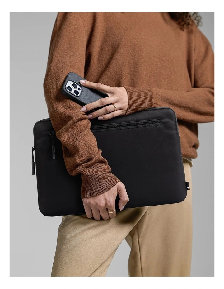 Incase Compact Sleeve for 14'' Laptop - Black [INMB100726-BLK] image 6