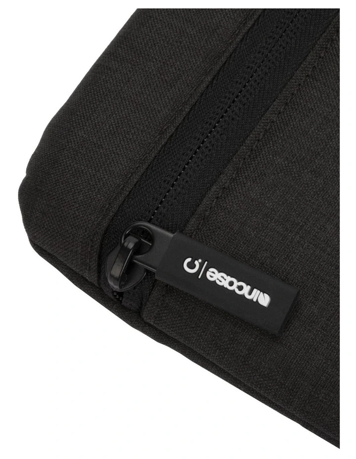 Incase Carry Sleeve for 13 inch Laptop - Black [INOM100675-BLK] image 6