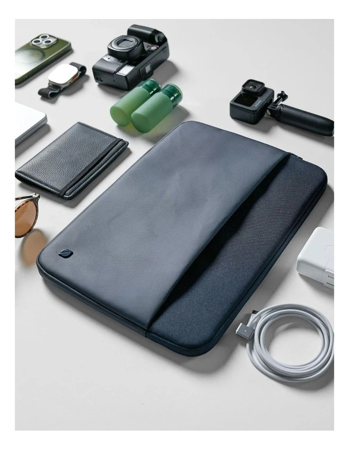 Incase A.R.C. 16-inch Laptop Sleeve - Navy [INCO400718-NVY] image 6