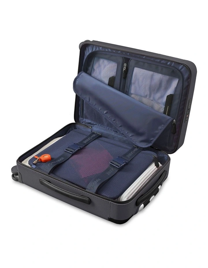 The Carry-On Suitcase in Graphite Grey image 4