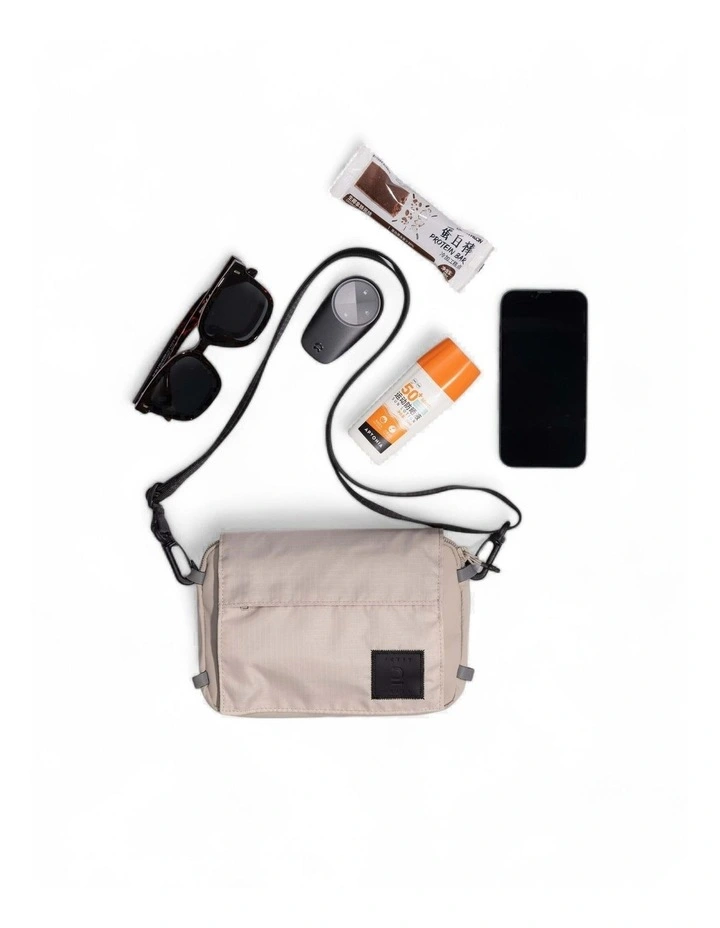 Decathlon | Urban Walking Mini Bag Activ Mblty Venice 1.3 L - Beige image 1
