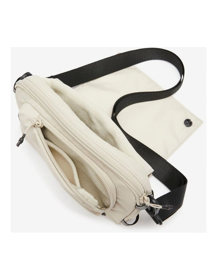 Decathlon | Urban Walking Mini Bag Activ Mblty Venice 1.3 L - Beige image 4