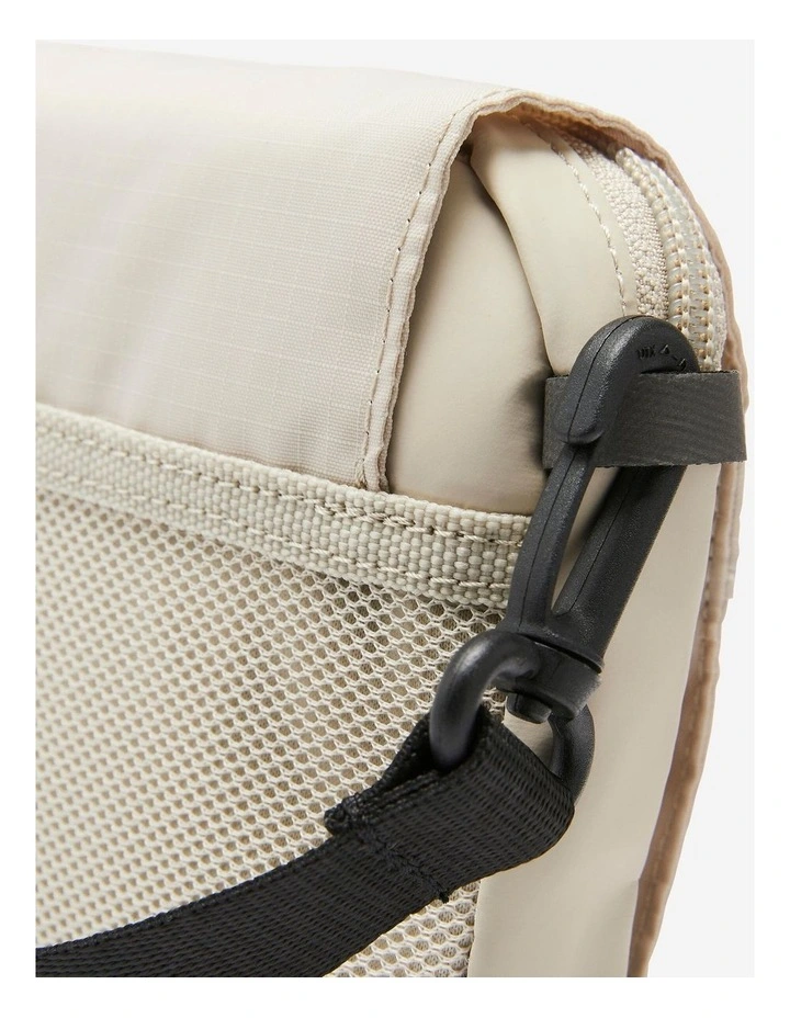 Decathlon | Urban Walking Mini Bag Activ Mblty Venice 1.3 L - Beige image 6