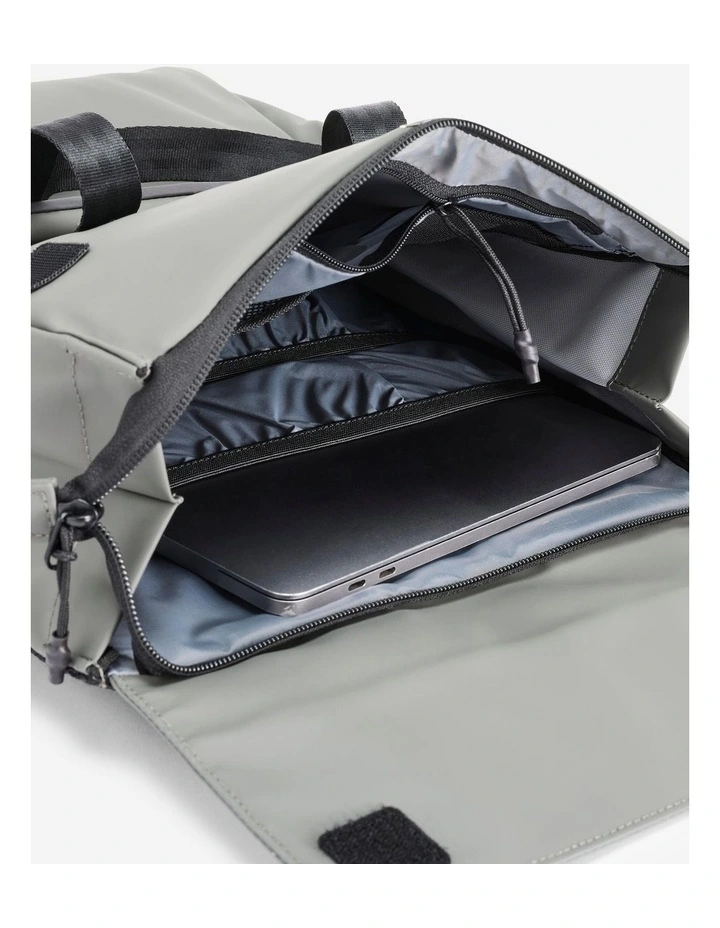 Decathlon | 15 L water repellent backpack with laptop compartment image 3