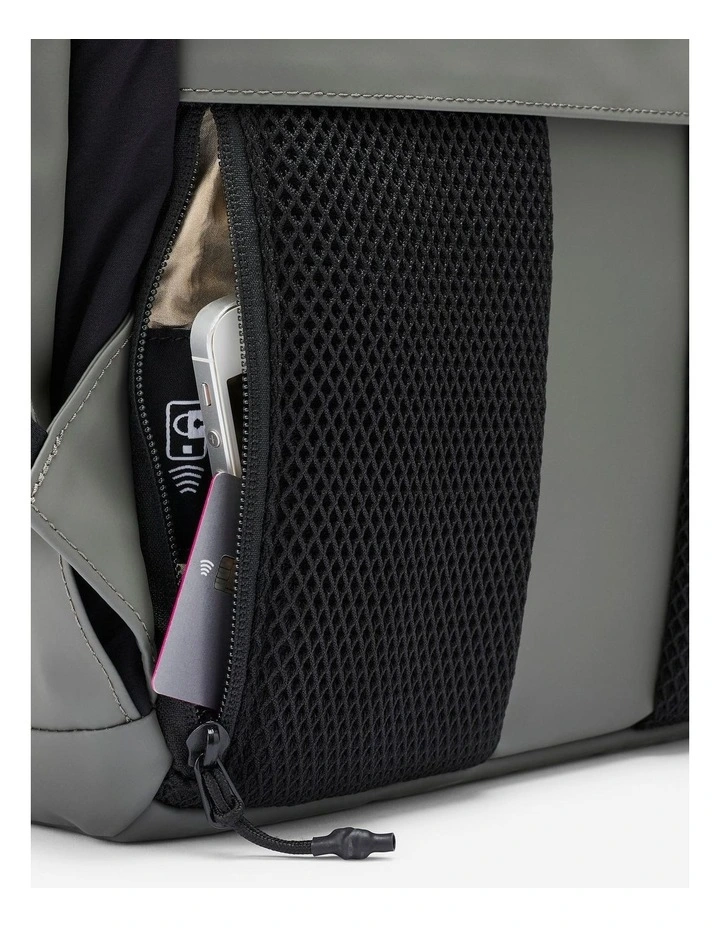 Decathlon | 15 L water repellent backpack with laptop compartment image 6