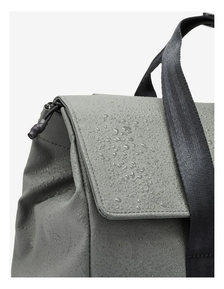 Decathlon | 15 L water repellent backpack with laptop compartment image 7