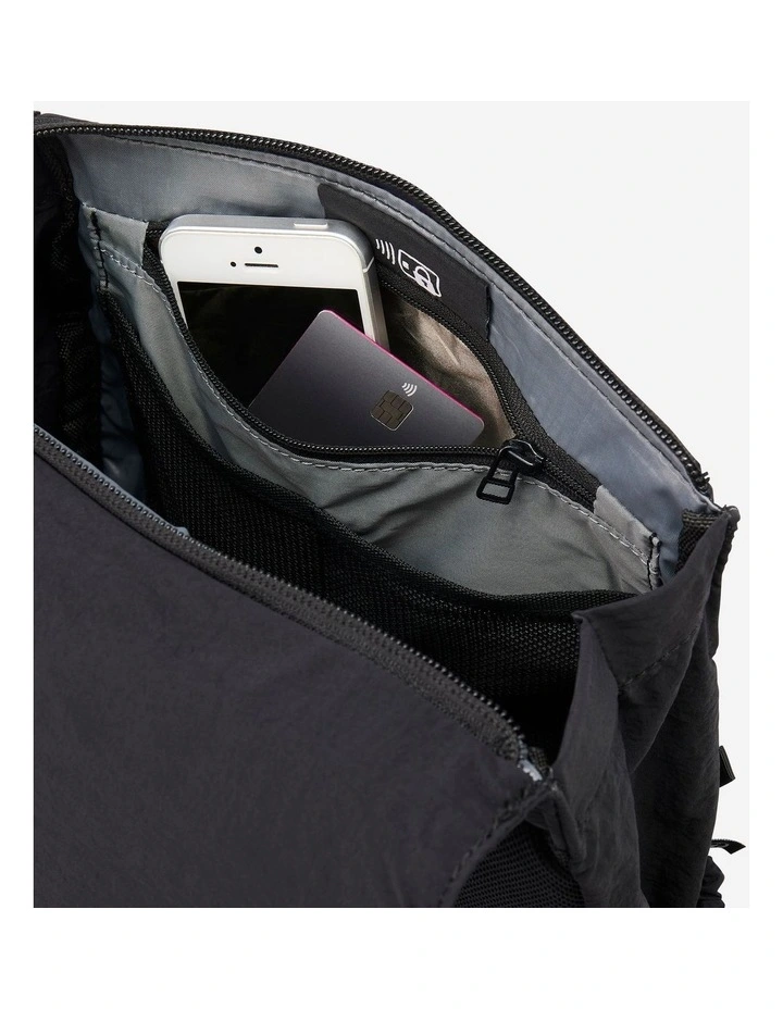 Decathlon | Small 10 L backpack with laptop compartment image 4