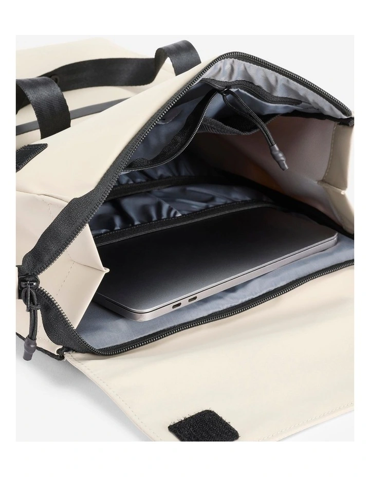 Decathlon | 15 L water repellent backpack with laptop compartment image 2
