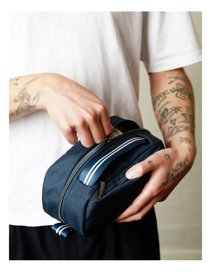 Men's Kit  Small Travel Bag in Navy image 2