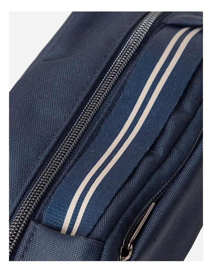 Men's Kit  Small Travel Bag in Navy image 3