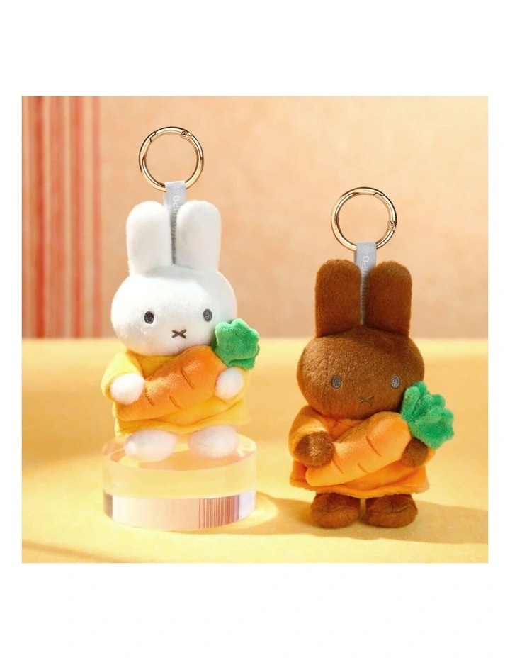 Melanie With Carrot Keyring in Brown image 2