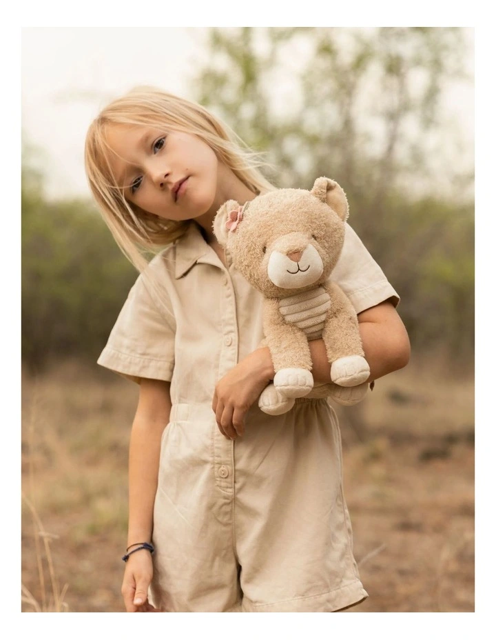 Safari Friends Cuddle Lioness - 25cm image 2