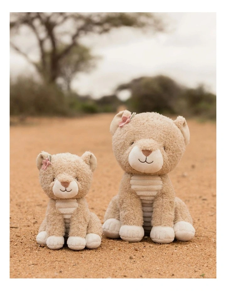 Safari Friends Cuddle Lioness - 25cm image 3