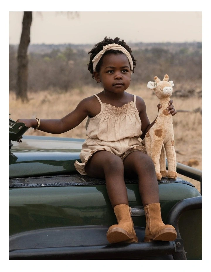 Safari Friends Cuddle Giraffe image 4