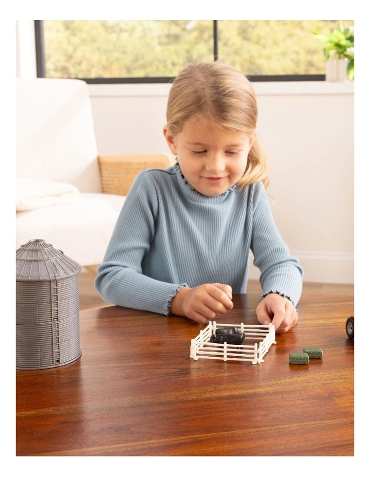 10pc Case IH 1:64 Mini Grain Bin Toy Playset W/ Tractor, Cattle, Hay Bales 3y  image 4