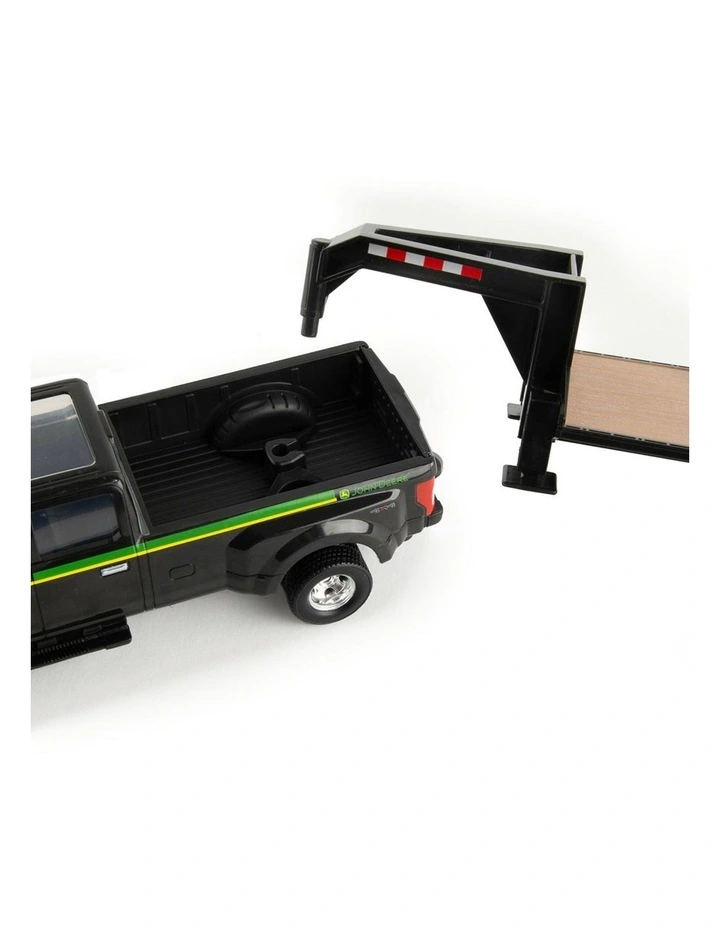 John Deere 1: 32 Ford Pickup w/John Deere Tractor On Trailer & Horses & Yard 3Y  image 2