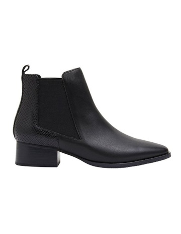 womens flat black boots